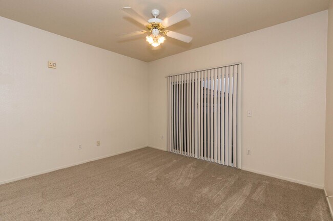 Building Photo - Lovely 1 Bedroom Condo For Rent