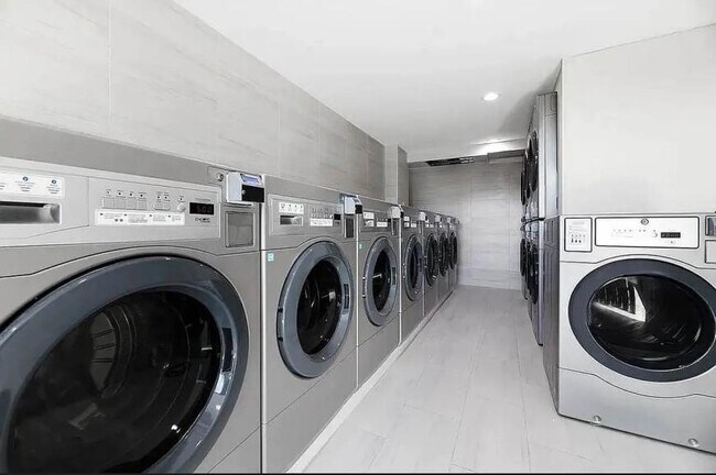 Foto del edificio - 0 bedroom in JACKSON HEIGHTS NY 11372