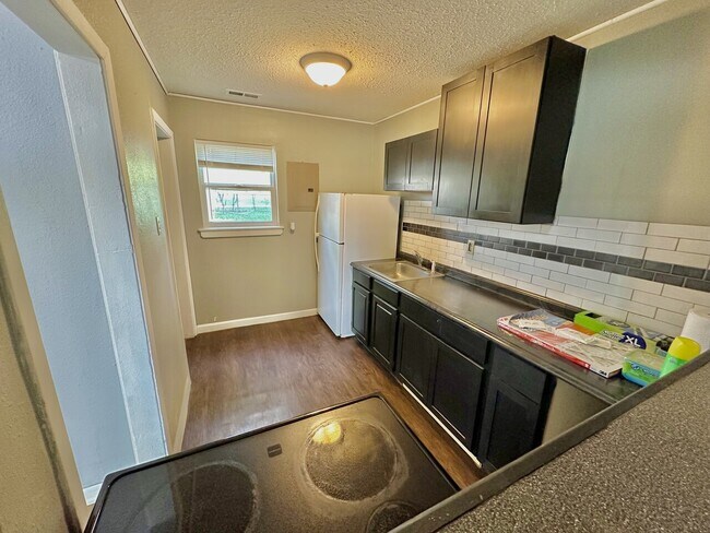 Building Photo - 4500 S Hemlock