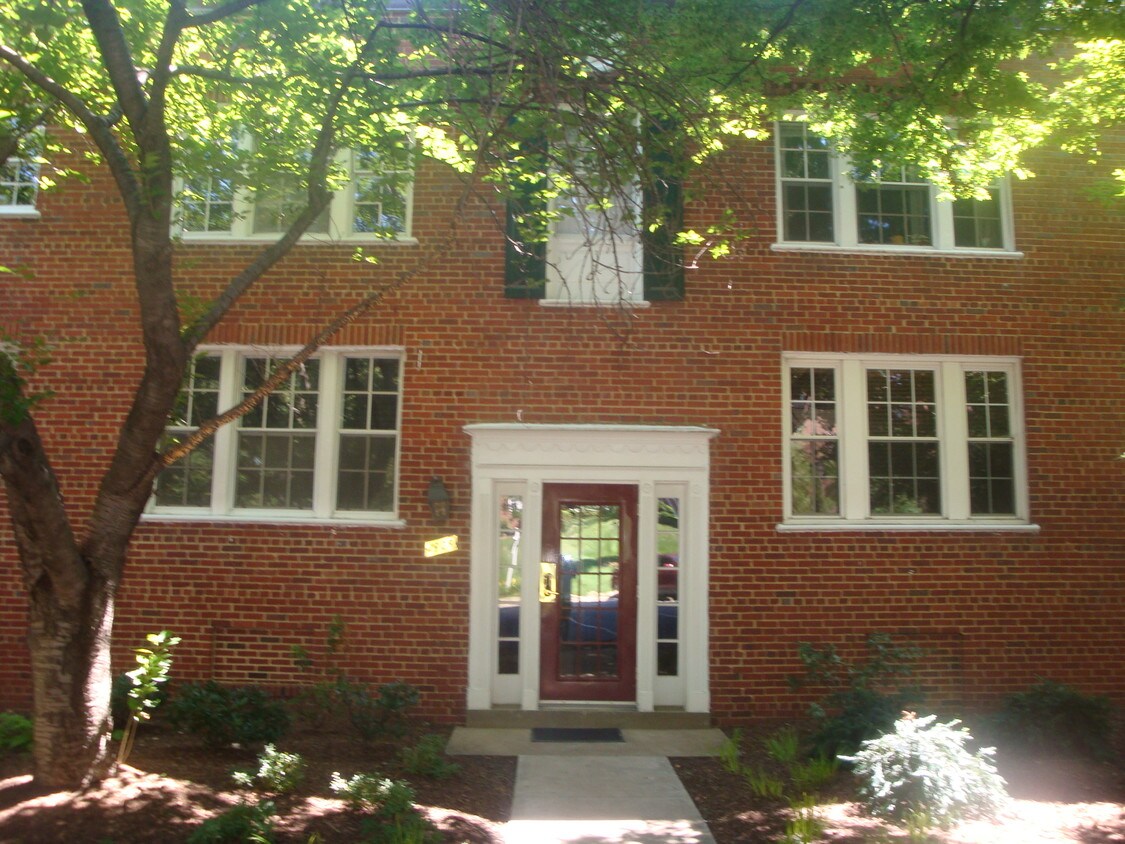 Foto principal - 1909 N Rhodes St