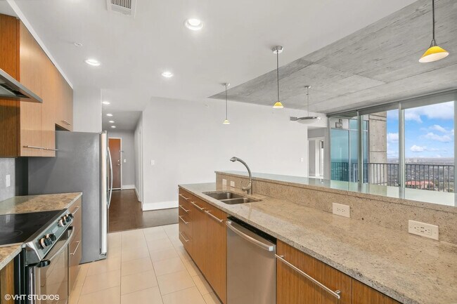 Foto del edificio - Luxury Meets Location – Prime 1 Bed Near Hermann Park