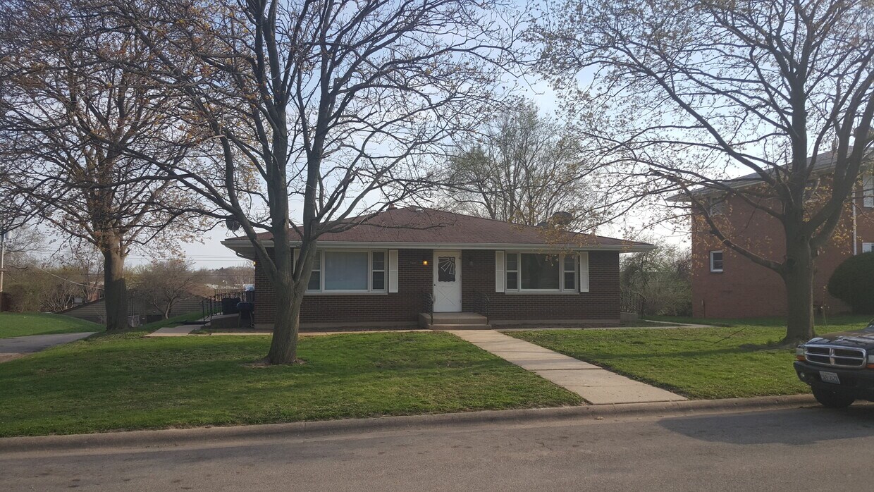 Foto principal - 5841 Garrett Ln