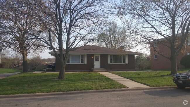 Building Photo - 5841 Garrett Ln
