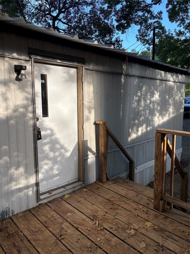 Foto del edificio - 210 Ridgeside Ct