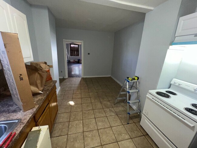 Building Photo - Class West Philly Home on Quiet, Residenti...
