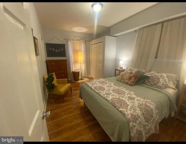 Building Photo - 240 W Rittenhouse St