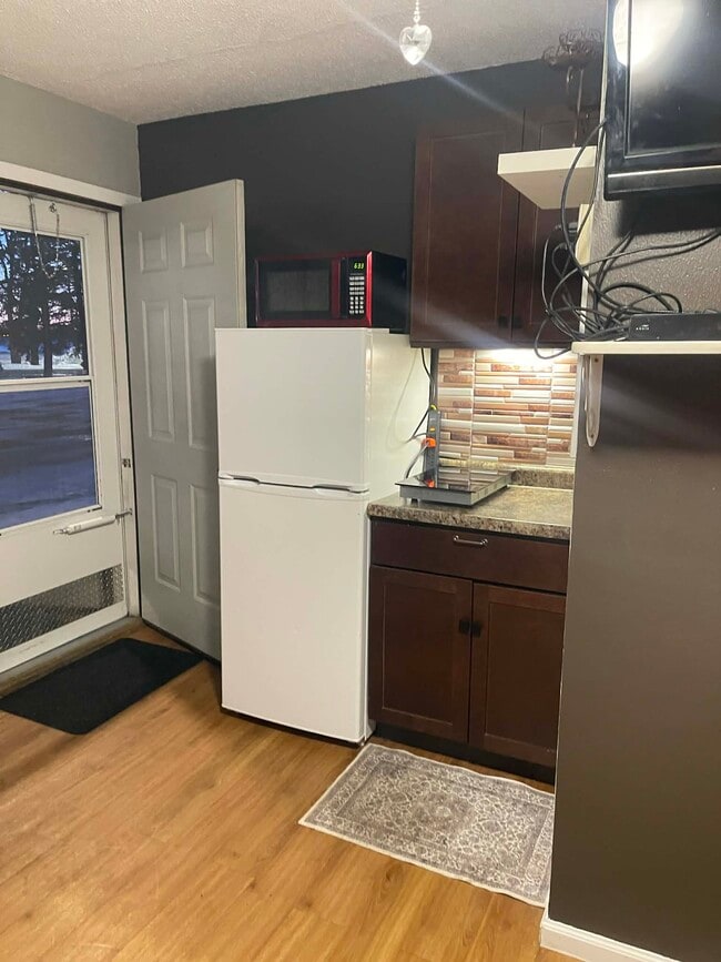 Building Photo - 605 30th Ave W