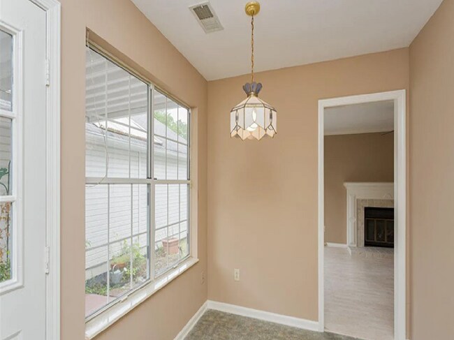 Building Photo - 1706 Lake Park Cir