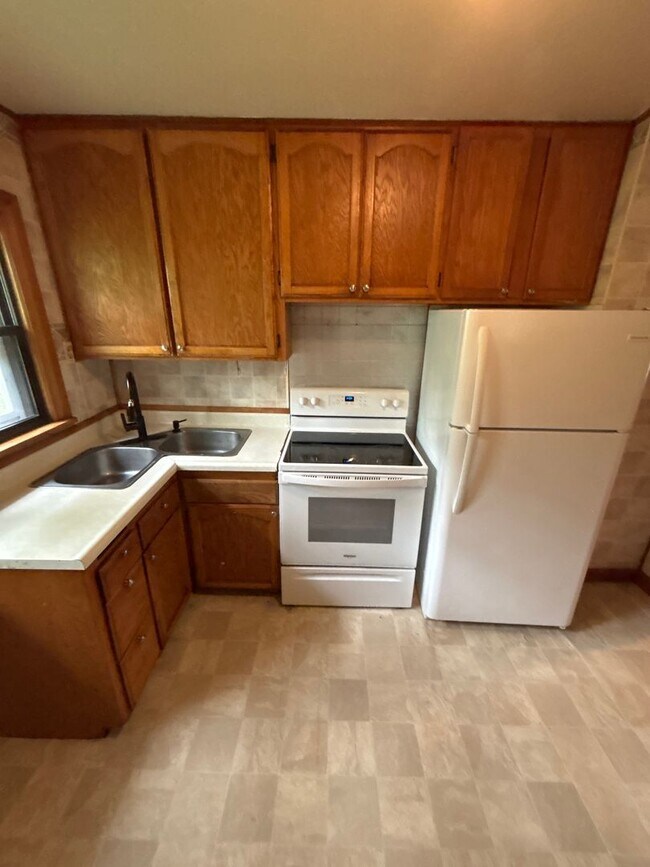 Building Photo - Beautiful 3 bedrrom 1 bathroom House in Minneapolis!