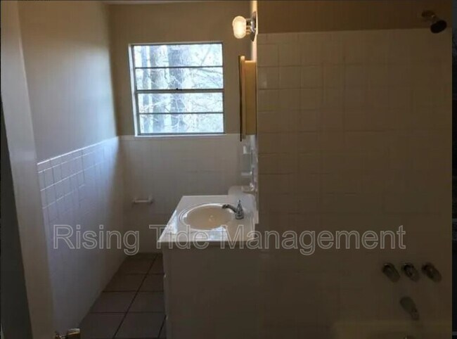 Building Photo - 245 Tanglewood Cir NE