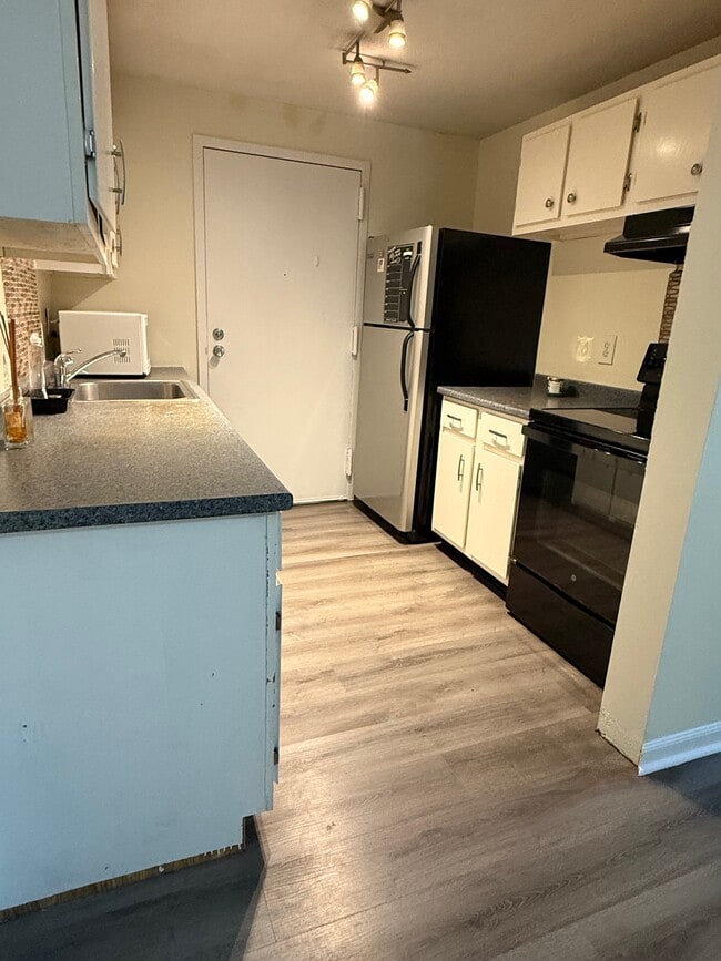 Foto del edificio - 30 Silver Hill Ln