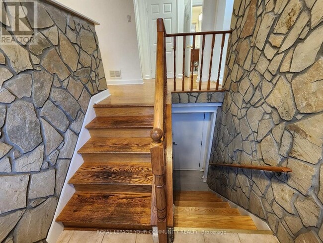 Building Photo - 394 Paliser Crescent N