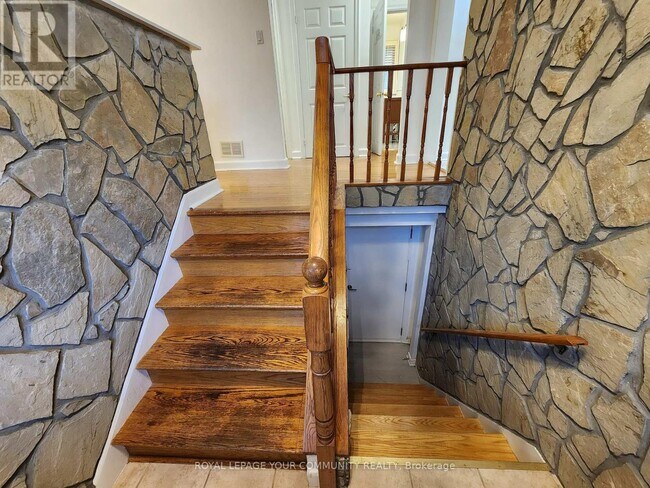 Photo du bâtiment - 394 Paliser Crescent N