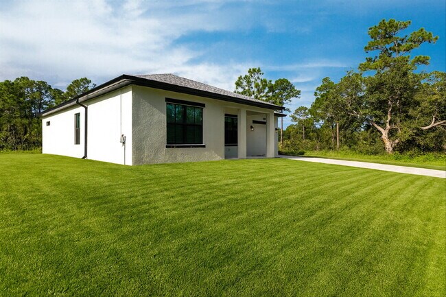 Foto del edificio - Brand New 4-Bedroom Gem with 2 Full Baths ...