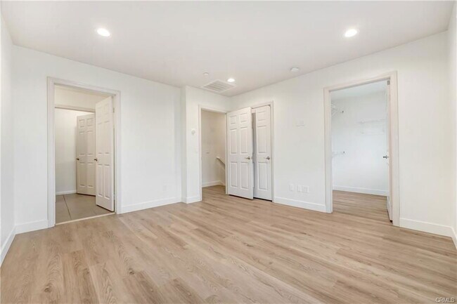 Foto del edificio - 7209 N Chestnut Ln