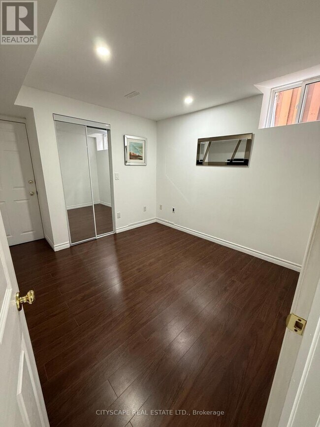 Photo du bâtiment - 6925 Lisgar Dr