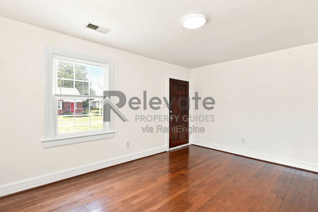 Building Photo - 400 Dupuy Ave