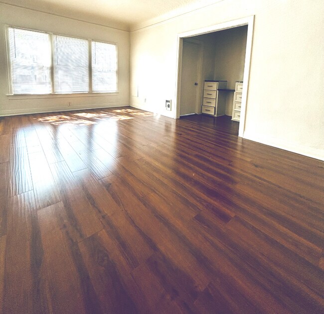 Foto del edificio - 5987 Franklin Ave