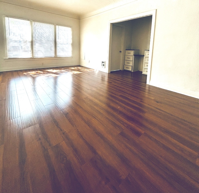 Building Photo - 5987 Franklin Ave