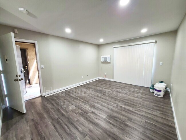 Foto del edificio - 10272 Black Mountain Rd