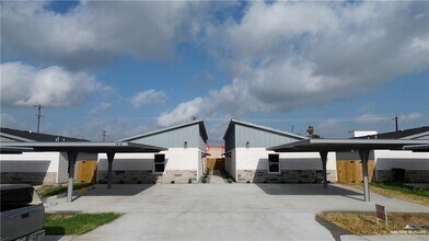 Building Photo - 1614 Playa Dr