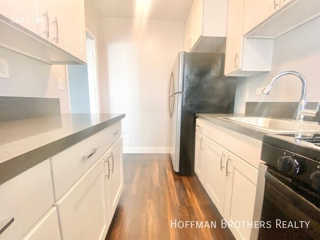 Foto del edificio - 5555 Carlton Way