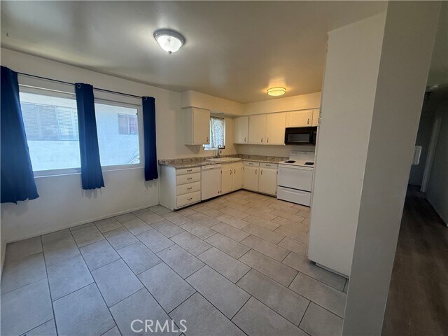 Foto del edificio - 11246 Benton St