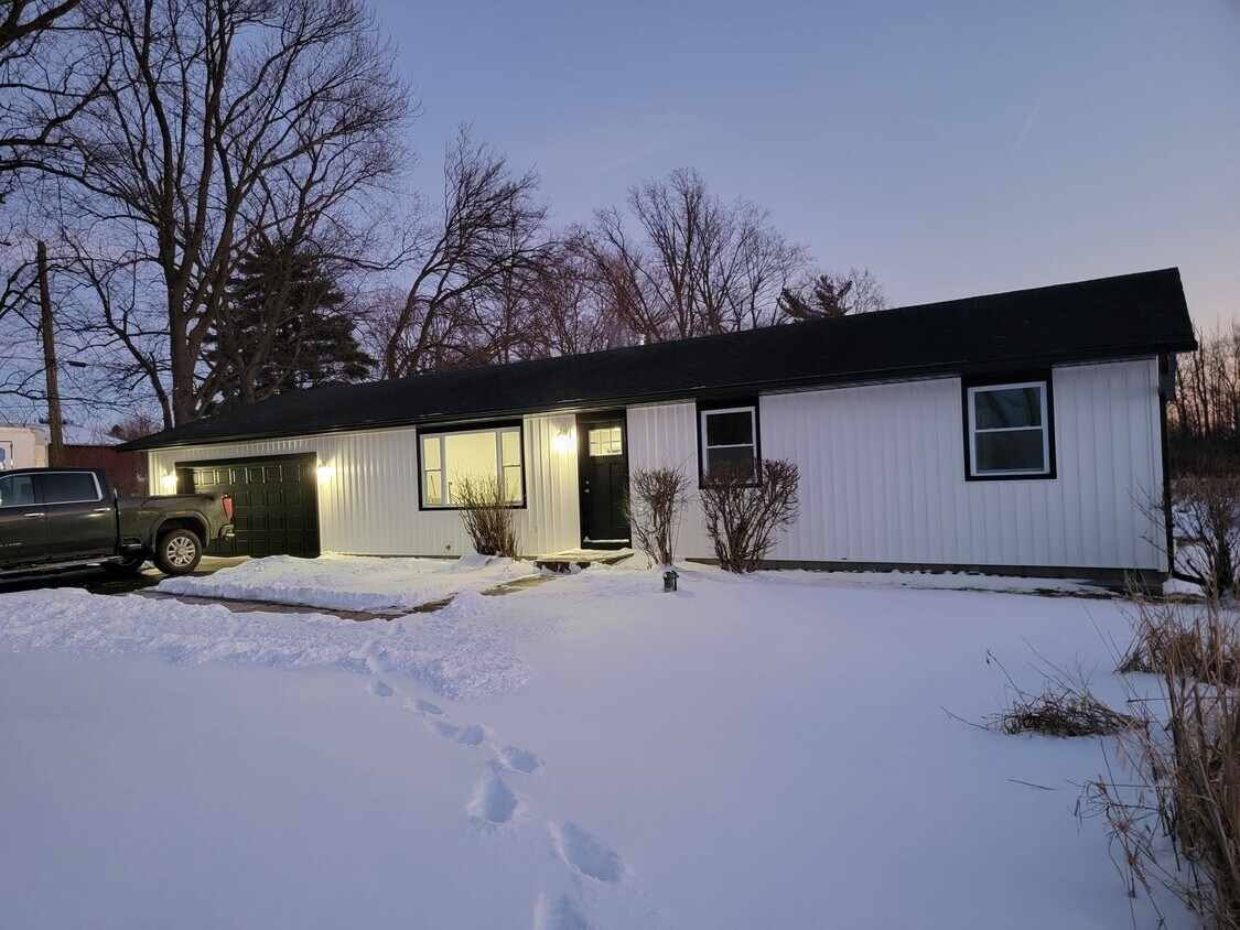 3504 Evans Ave, Valparaiso, IN 46383 House Rental in Valparaiso, IN