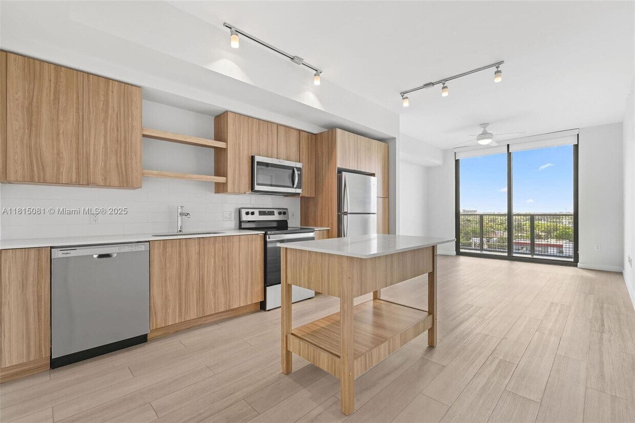 Foto principal - 555 NE 8th St