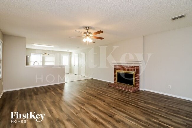 Foto del edificio - 8701 Stonebriar Ln