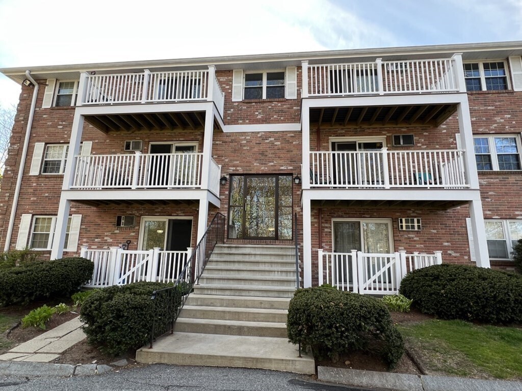 7 Karen Cir Unit 18, Billerica, MA 01821 Condo for Rent in Billerica