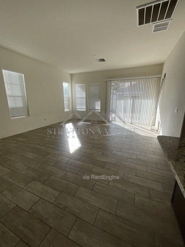 Foto del edificio - 10155 E Naranja Ave