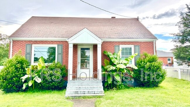 Building Photo - 107 Golf Dr