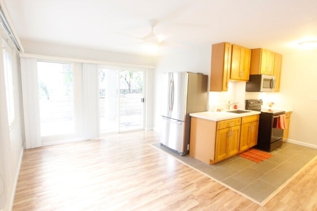 Photo - 923 Green St Apartment