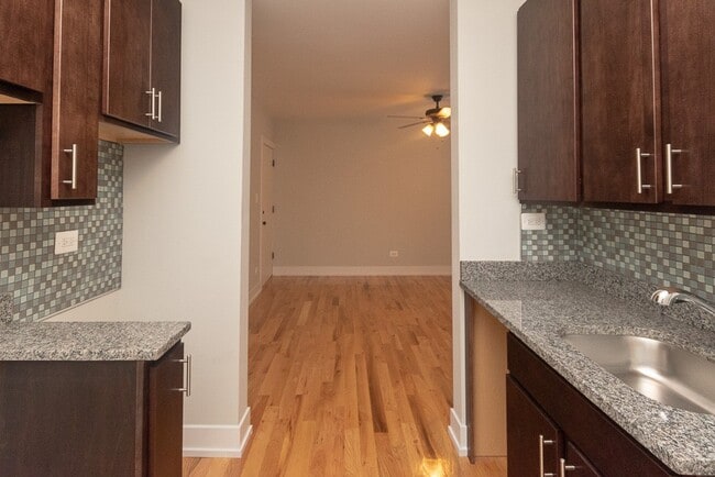 Foto del edificio - 755 W Cornelia Ave