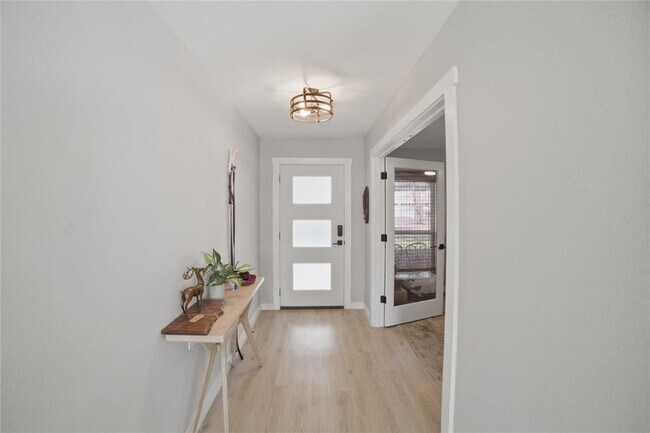 Foto del edificio - 1315 Quail Park Dr