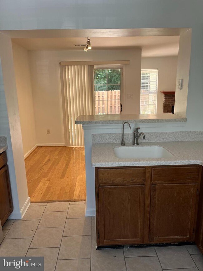 Building Photo - 804 Wind Ridge Dr