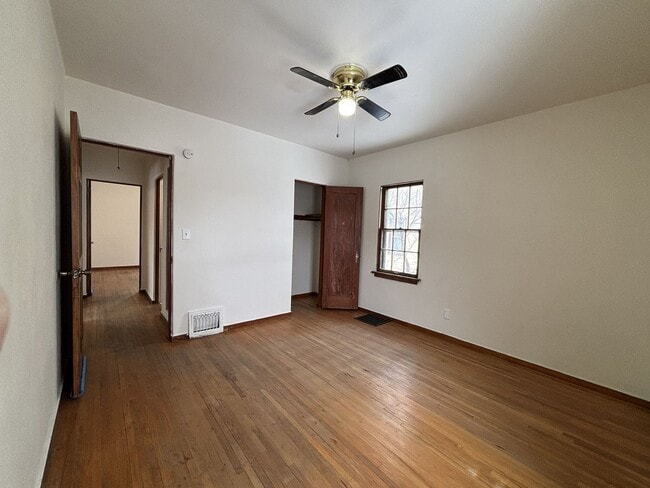 Building Photo - 2 Bedroom House for Rent