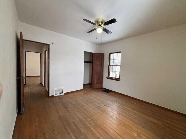 Foto del edificio - 2 Bedroom House for Rent