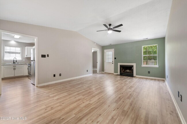 Foto del edificio - 3043 Foxhorn Rd