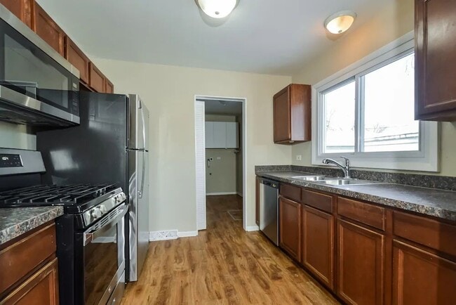 Building Photo - 3211 W Fairmount Ave