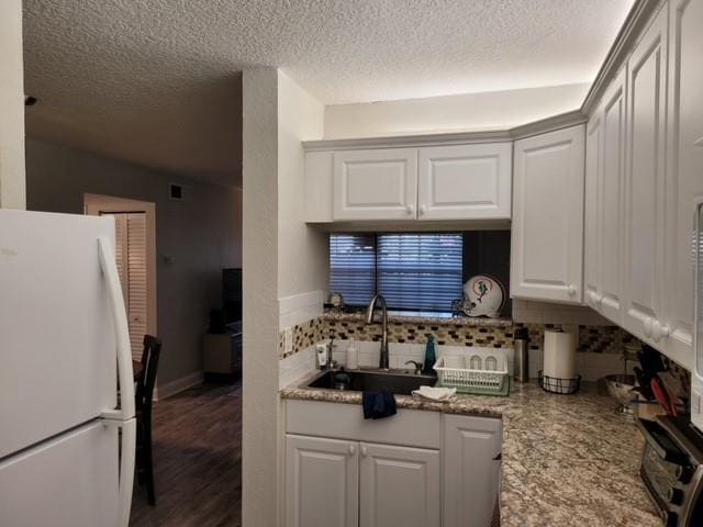 Foto del edificio - 2588 Riverside Dr