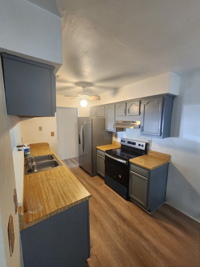 Building Photo - 2084 Rock Lake Loop