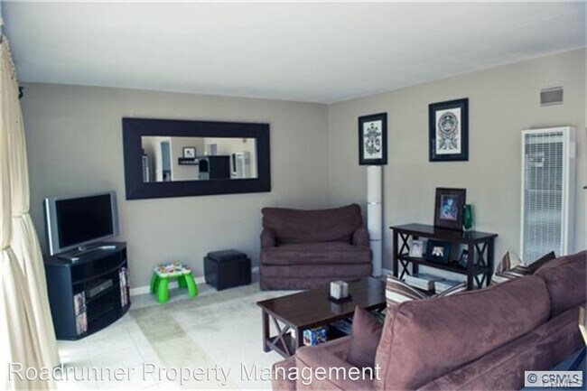 Building Photo - 1 br, 1 bath House - 136 W. Canada Unit A