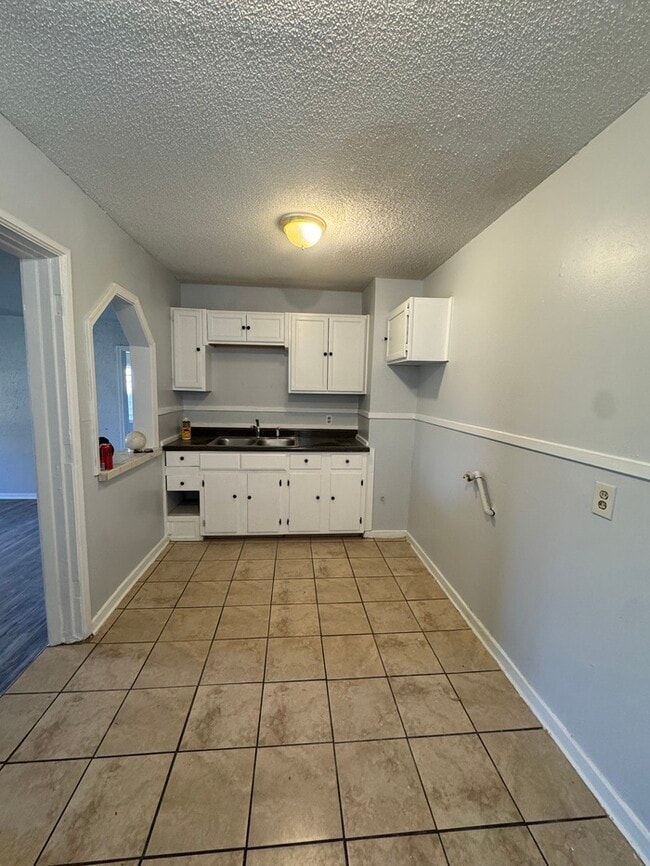 Building Photo - 1814 State St