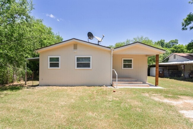 Building Photo - 1000 Qualia Dr