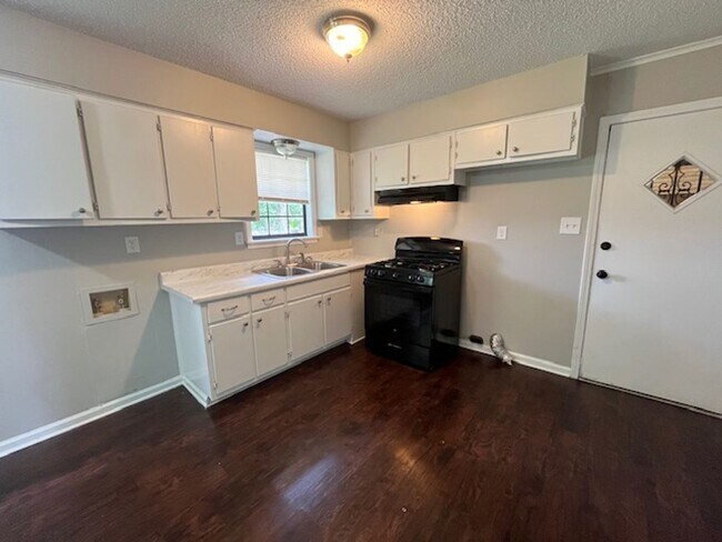 Photo - Renovated 3 Bedroom 1 Bath Home for Rent!!