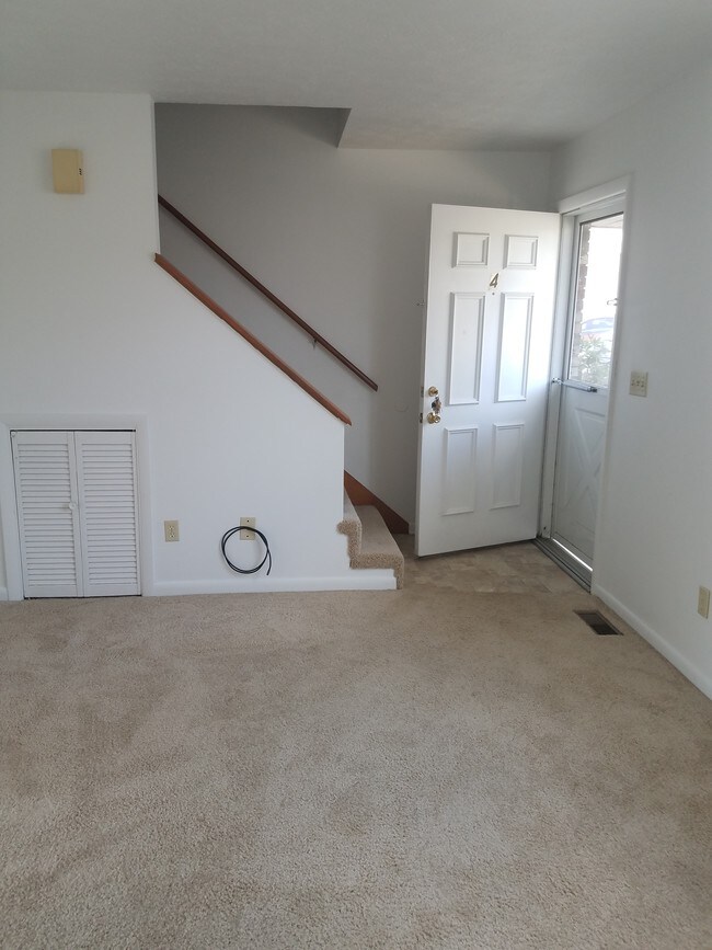 SALA DE ESTAR - 5355 Big Tyler Rd