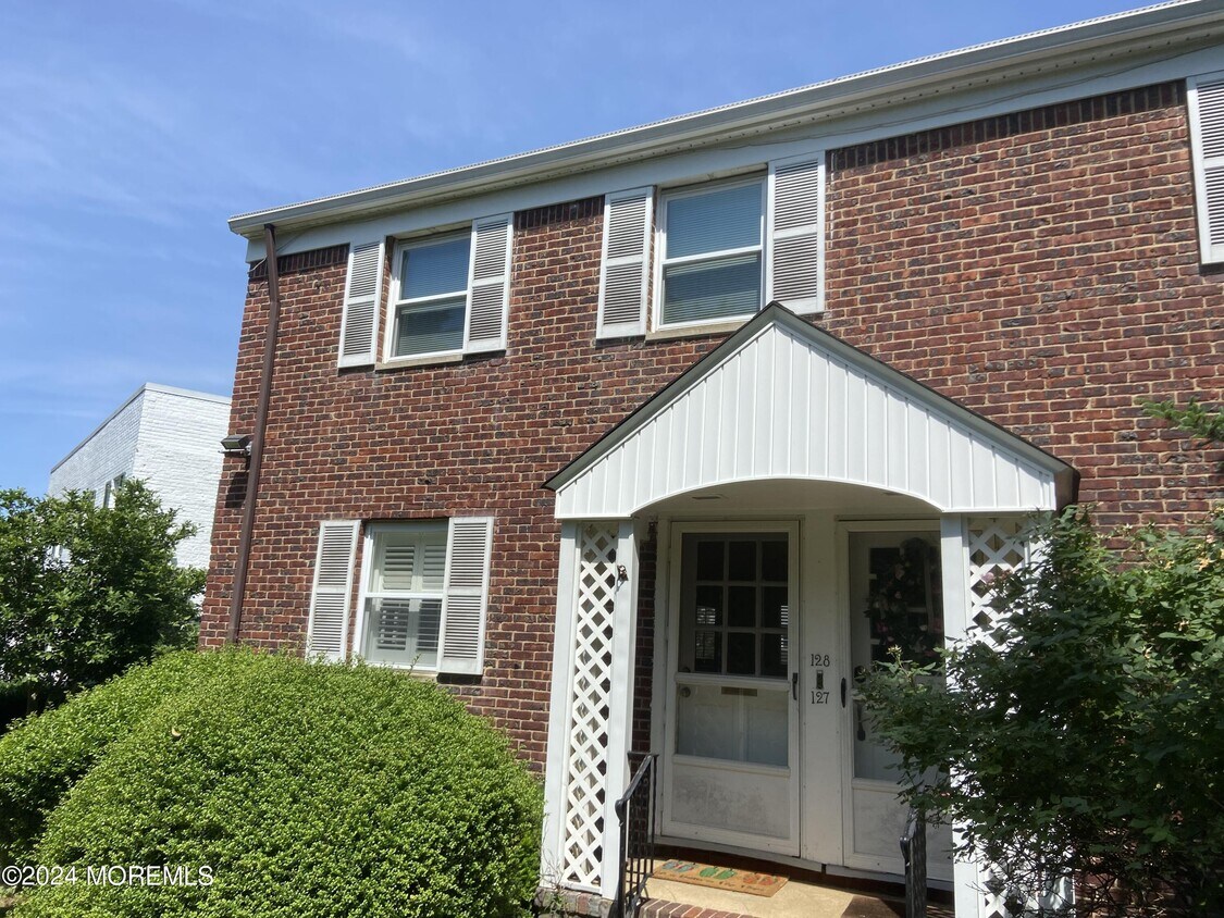 Primary Photo - 127 Manor Dr