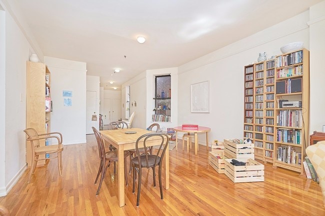 Building Photo - 270 W 119th St
